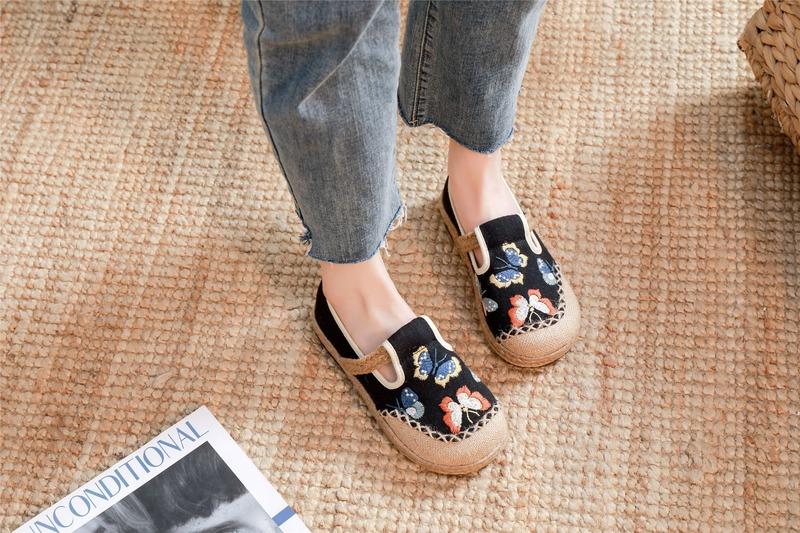 Butterfly Embroidered Cloth Shoes with Fresh Shallow