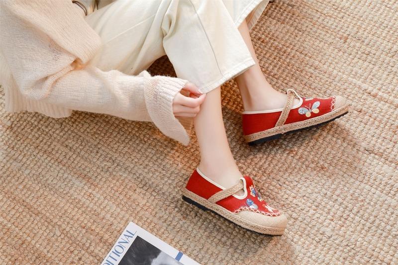 Butterfly Embroidered Cloth Shoes with Fresh Shallow
