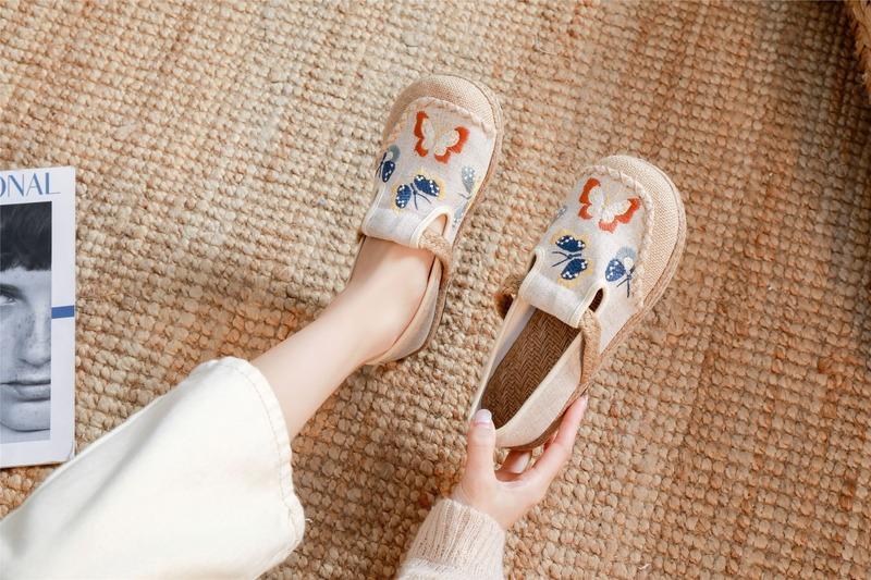 Butterfly Embroidered Cloth Shoes with Fresh Shallow
