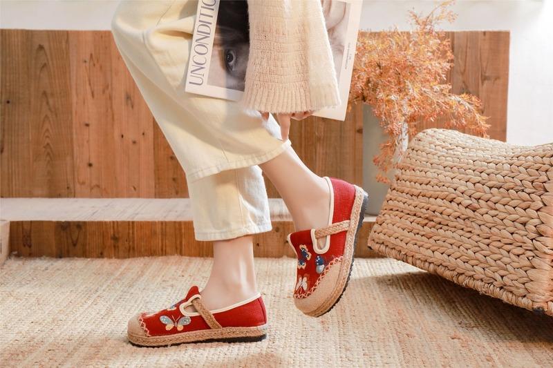 Butterfly Embroidered Cloth Shoes with Fresh Shallow