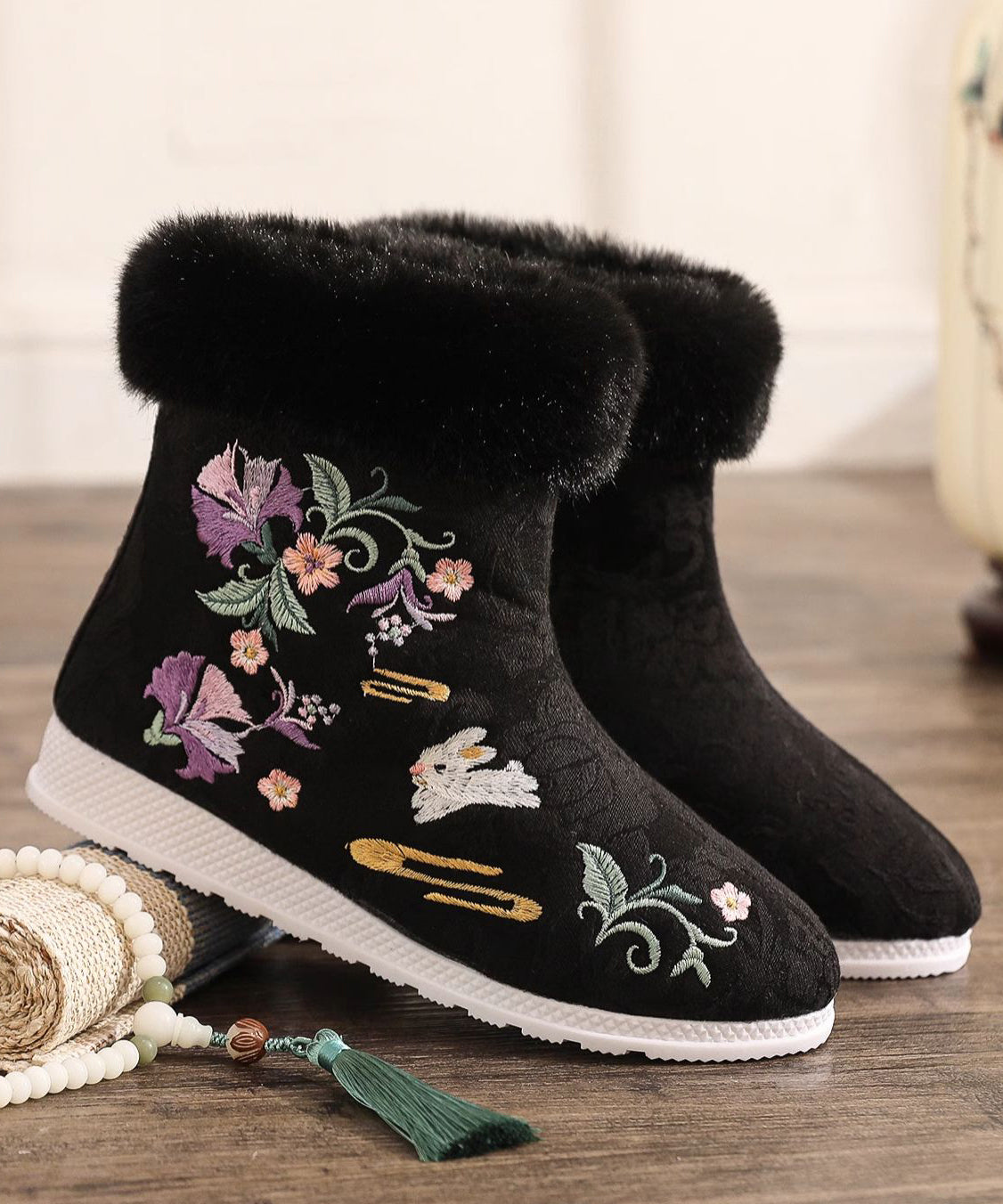 White Cotton Fabric Embroidery Splicing Boots