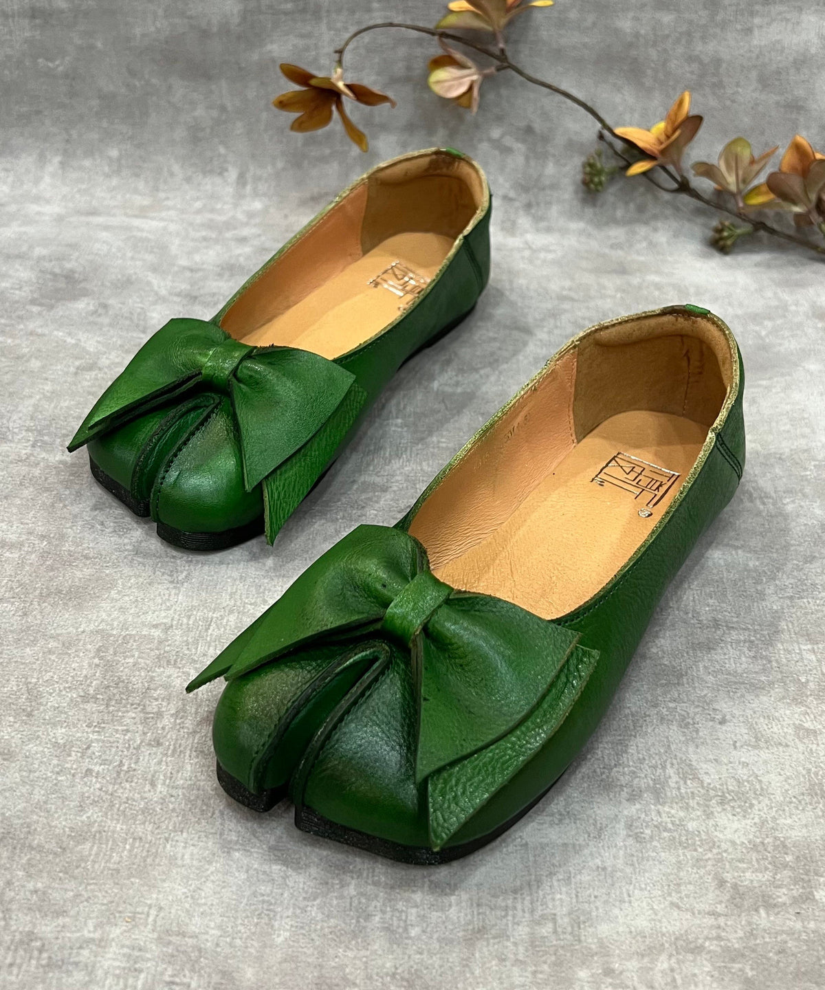 Green Bow Split Toe Cowhide Leather Flat Shoes For