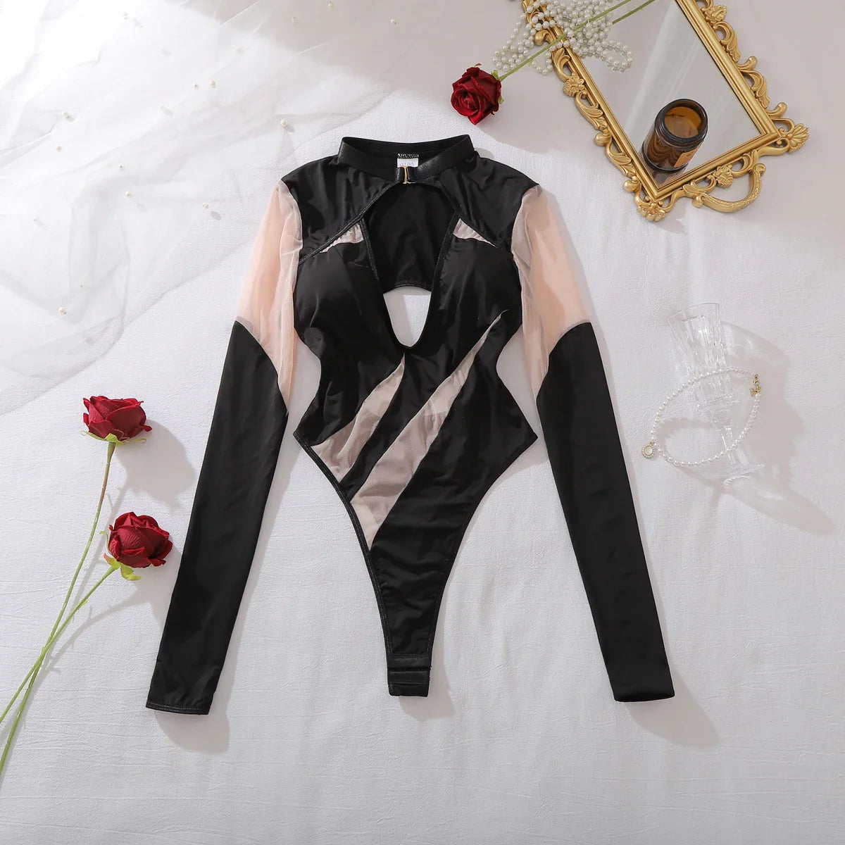 2026 low cut V-neck slimming hanging neck sheer mesh contrasting color backless jumpsuit