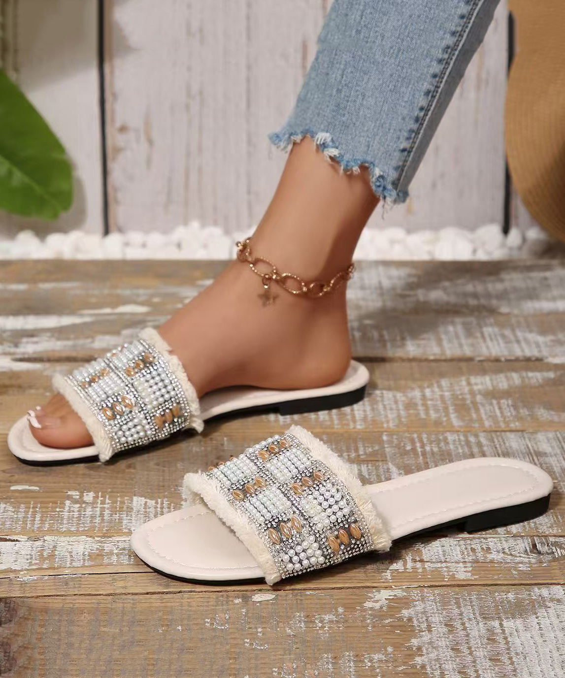 Beautiful Nail Bead Splicing White Faux Leather Slide Sandals