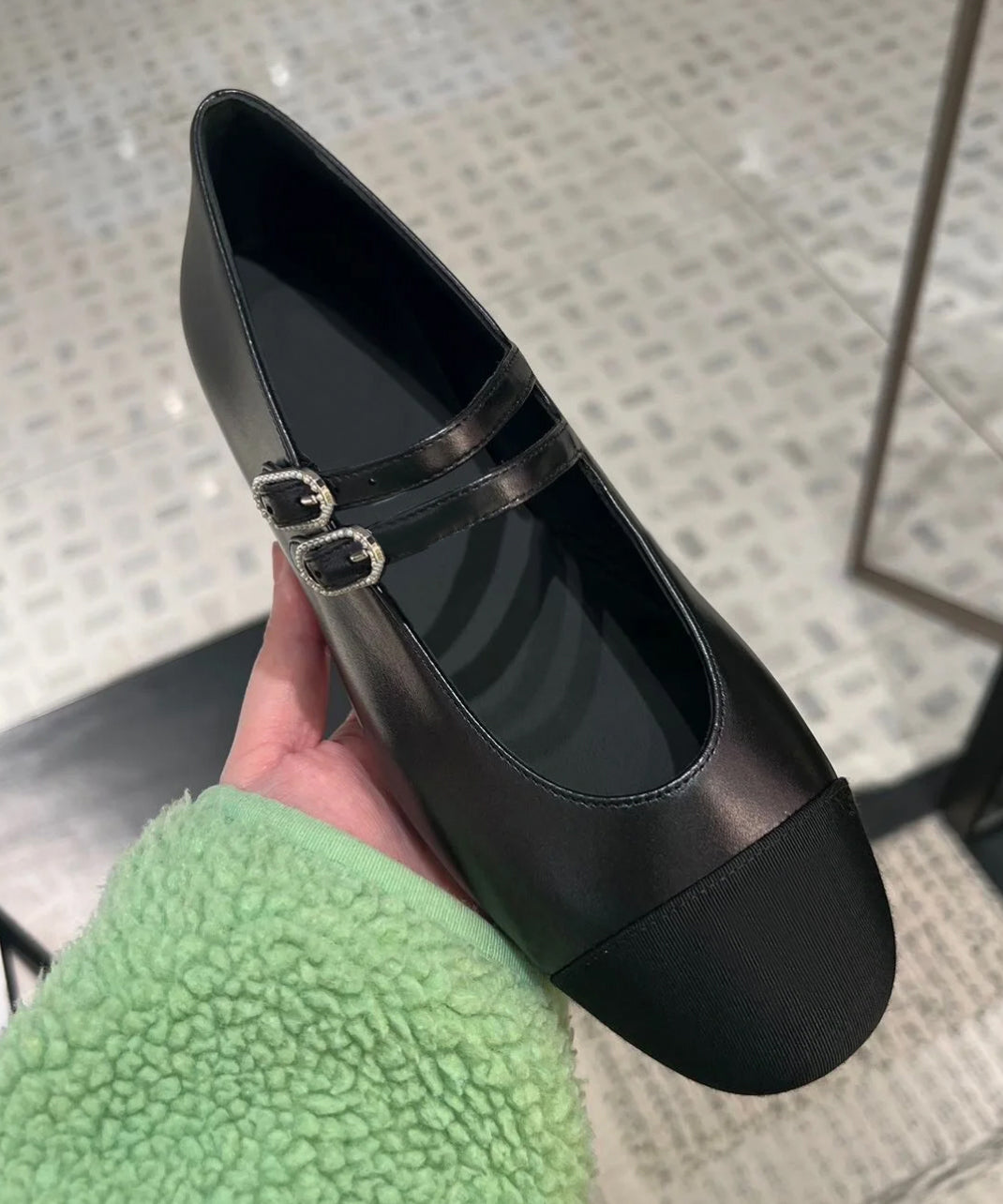 Black Cowhide Leather Flat Feet Shoes Splicing Buckle Strap