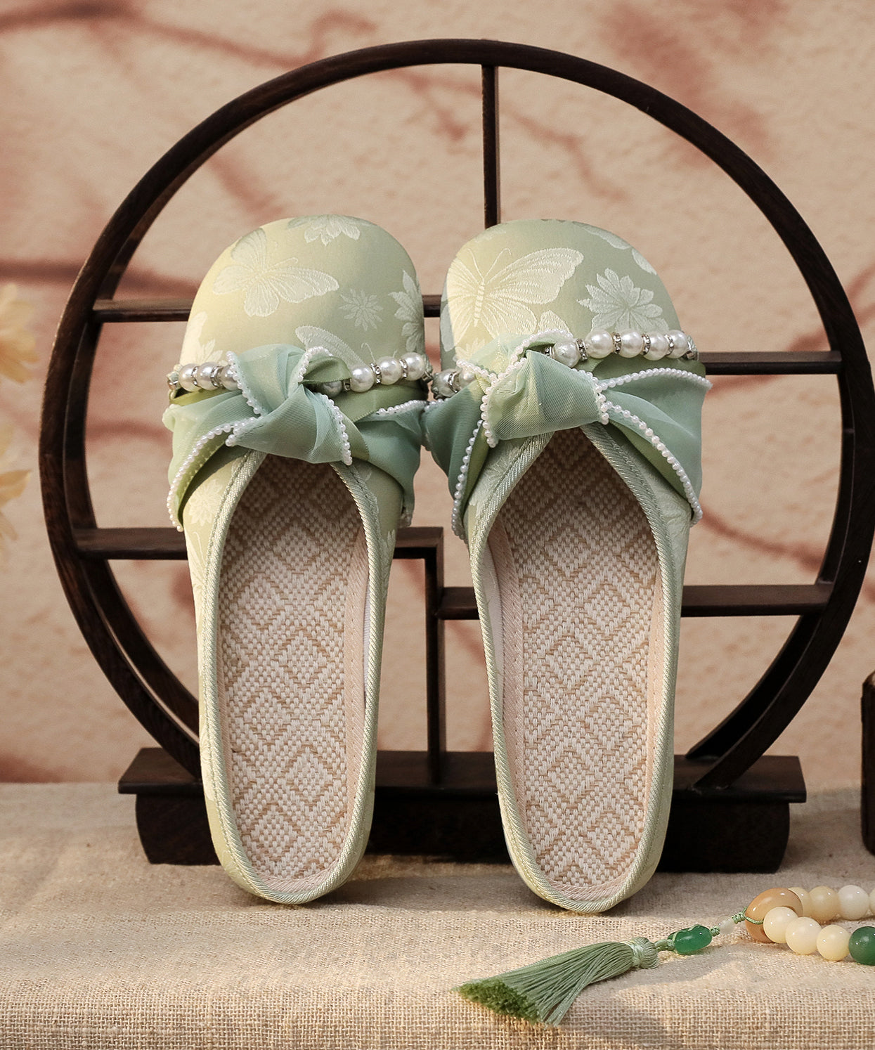 Retro Splicing Chunky White Satin Embroidered Slide Sandals