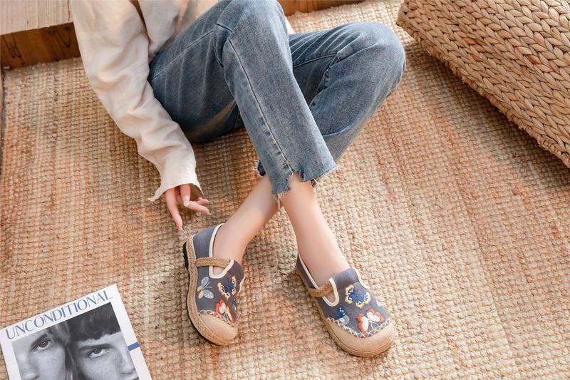 Butterfly Embroidered Cloth Shoes with Fresh Shallow