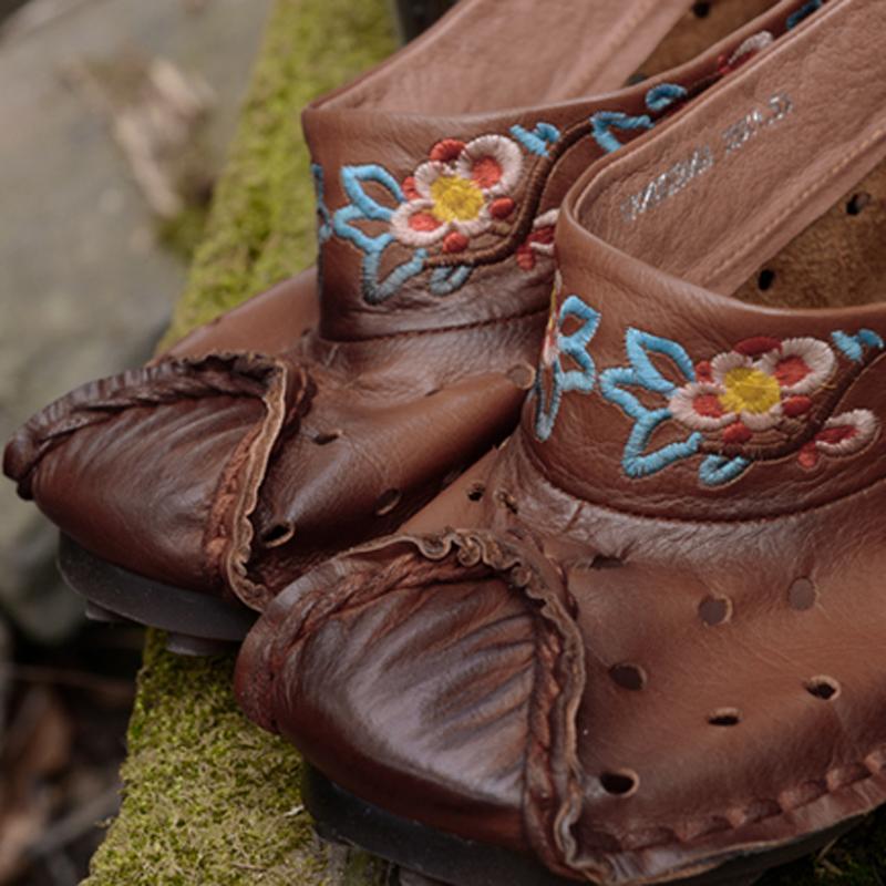 Hallow Out Flat National Style Embroidered Breathable Shoes