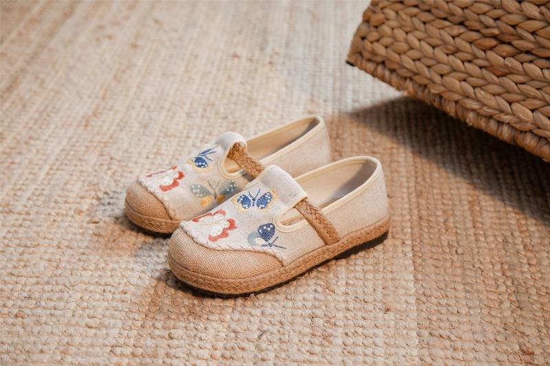 Butterfly Embroidered Cloth Shoes with Fresh Shallow