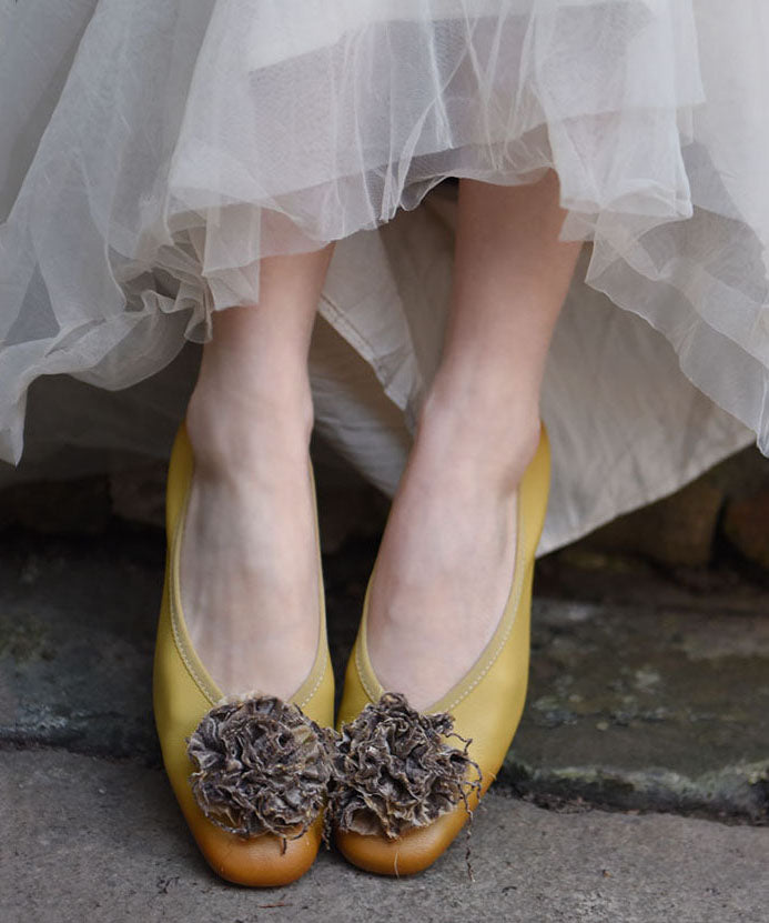 Comfy Yellow Sheepskin Floral Splicing Flat Feet Shoes