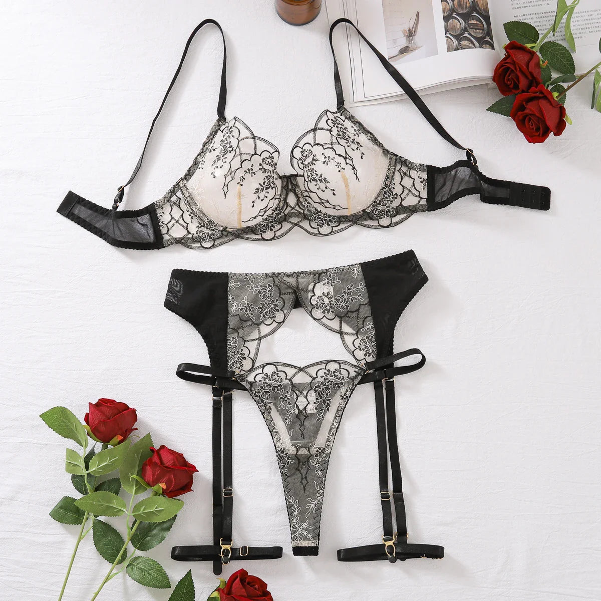 AVELINE 2025 Lace Underwear Three Piece Bra And Embroidered Underwear