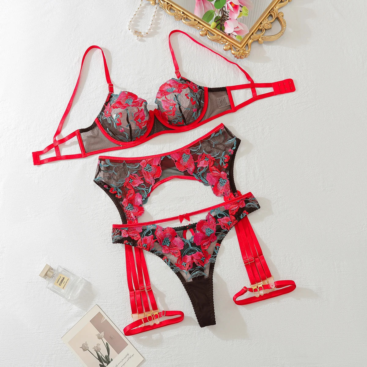 Heavy craftsmanship embroidery flowers, high-quality perspective mesh, fashionable and style, shaping underwear four piece