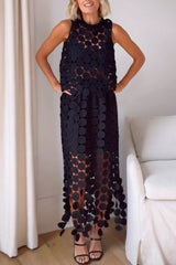 Through Circle Embroidery Round Neck Sleeveless Tank