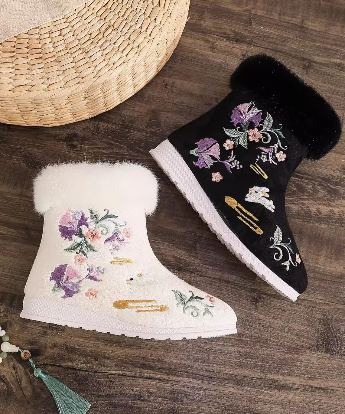 White Cotton Fabric Embroidery Splicing Boots