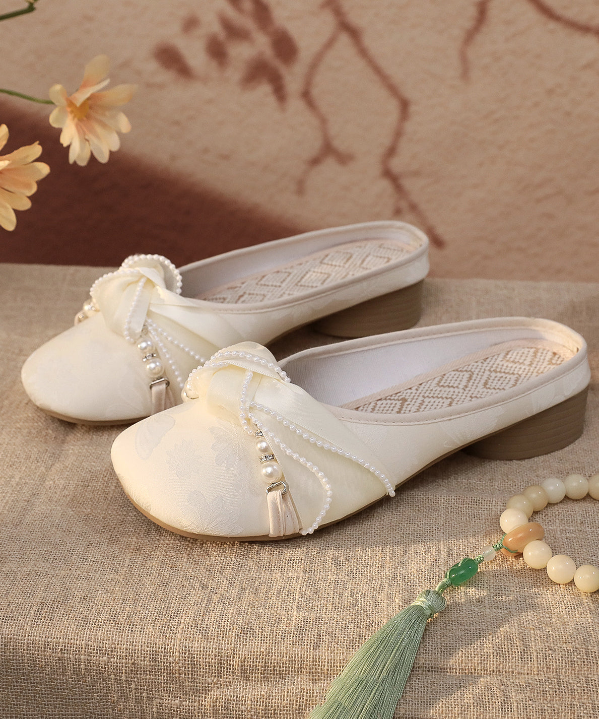 Retro Splicing Chunky White Satin Embroidered Slide Sandals