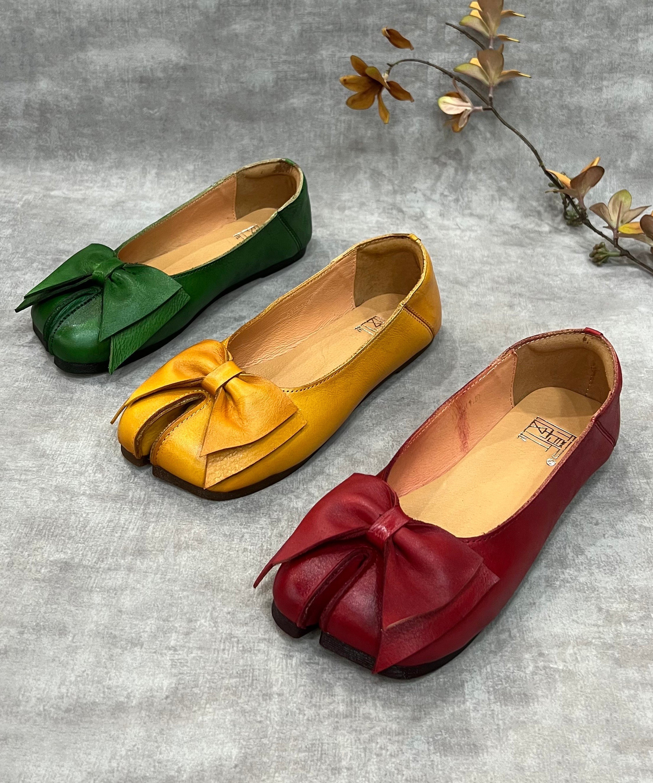 Green Bow Split Toe Cowhide Leather Flat Shoes For