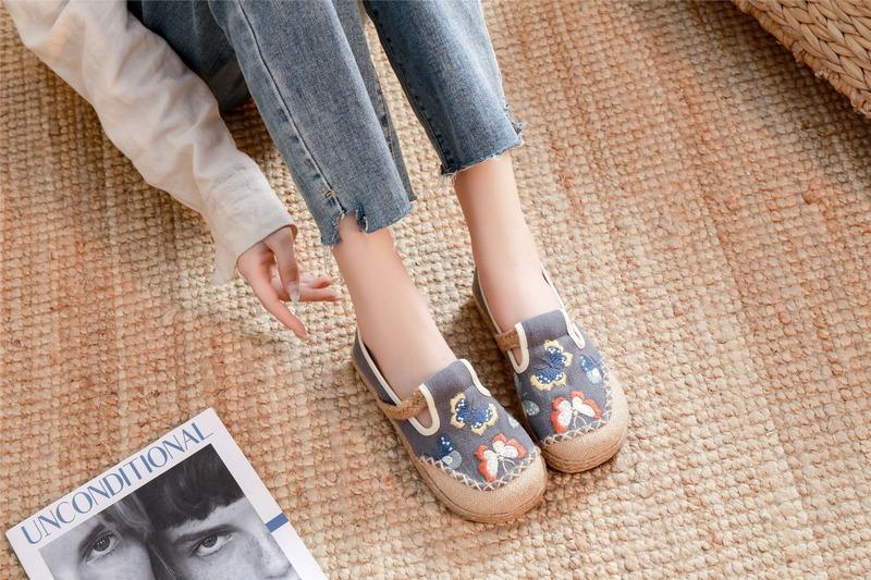 Butterfly Embroidered Cloth Shoes with Fresh Shallow