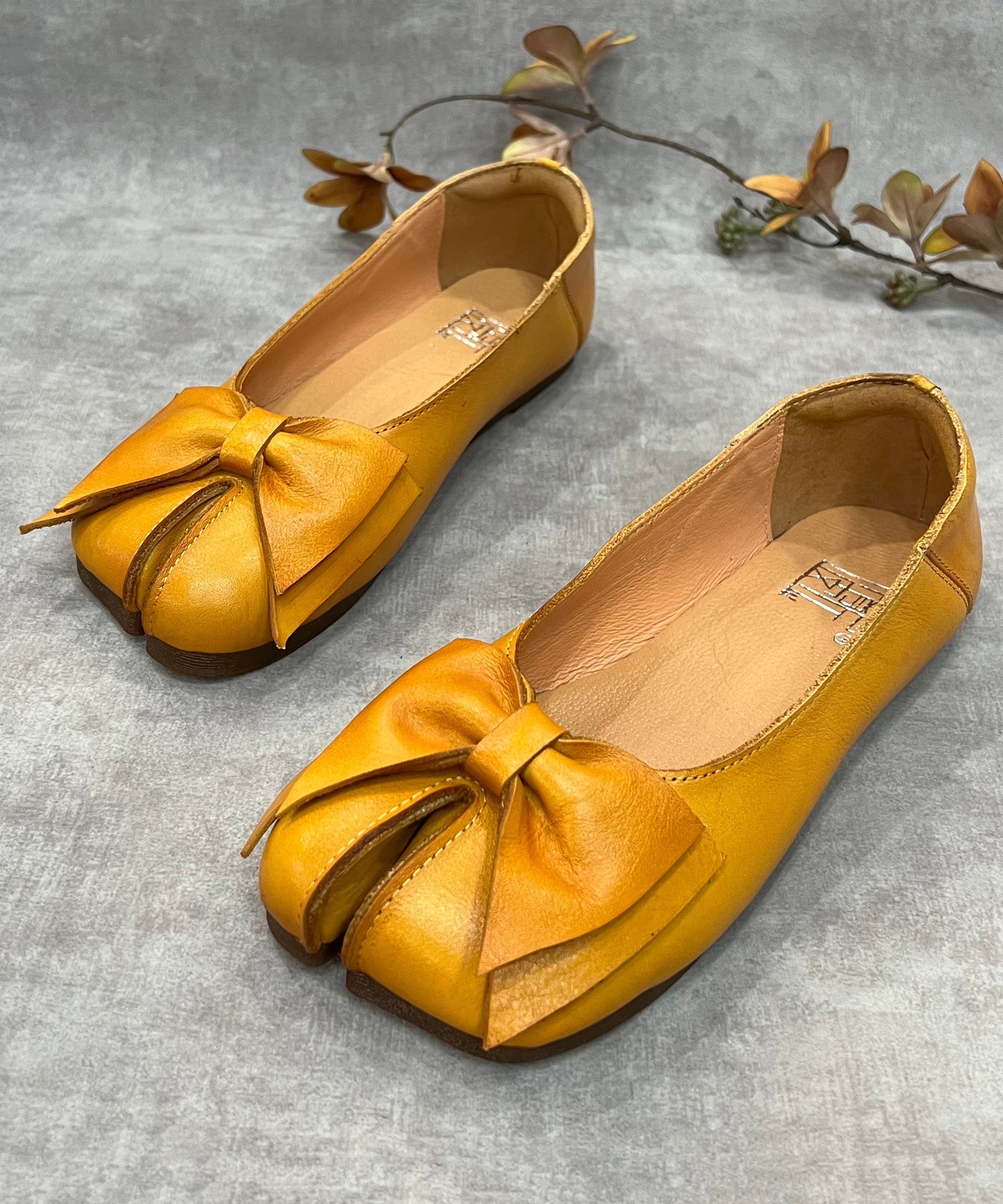 Green Bow Split Toe Cowhide Leather Flat Shoes For